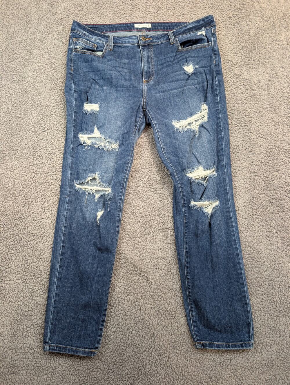 Ms. Cello Jeans Women's Size 18 Medium Wash Distressed Ankle Straight (1059)